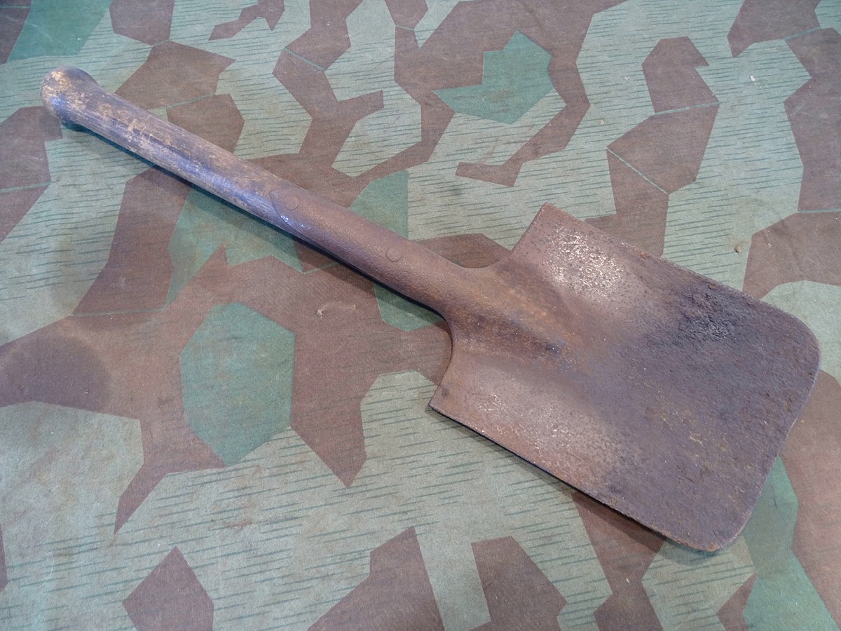 Wehrmacht Feldspaten / Schanzspaten , gebraucht, ungereinigt. 