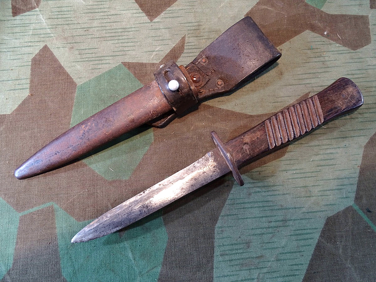 Grabendolch, Modell des 1. Weltkriegs, vom Träger auf Nutzung im 2 Weltkrieg umgebaut. 