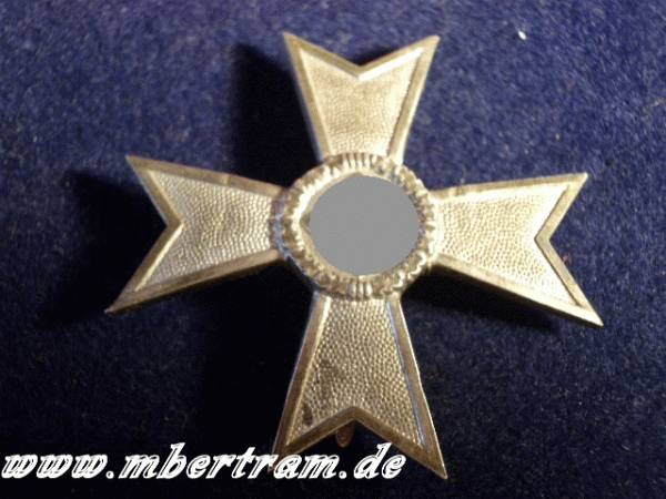 Kriegsverdienstkreuz 1. Kl. 1939 ohne Schwerter, gewölbt, "4"