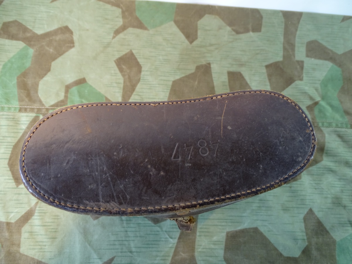Brauner Leder Köcher für ein Fernglas 10x50 Brauner Leder Köcher für ein Fernglas 10x50