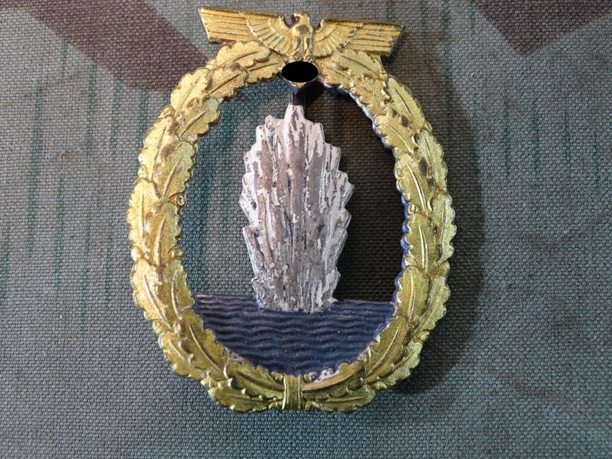 Minensucher  Kriegsabzeichen, Buntmetall,  Fec. Otto Placzek Berlin Ausf. Schwerin Berlin