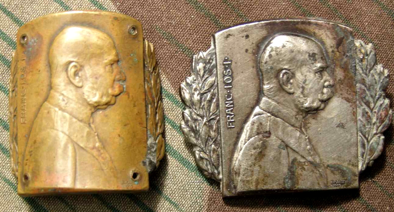 Österreich. Fahnenschild mit Abbild Kaiser Franz Josephs.