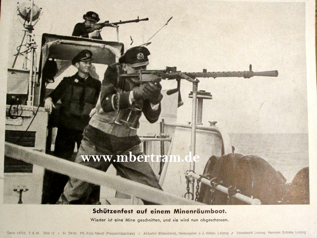 Minenräumboot, MG schiessen auf eine Seemiene 1941