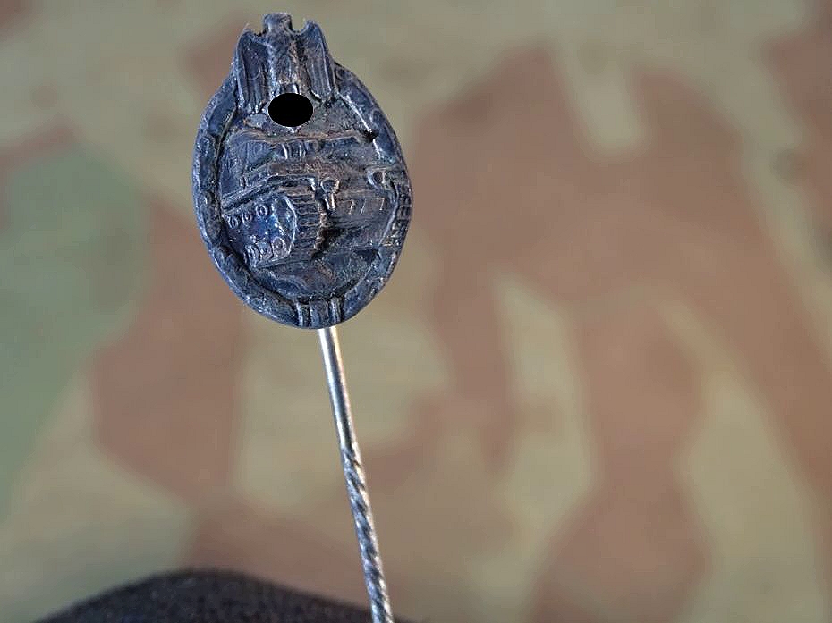 Miniatur Panzerkampfabzeichen silber, 16mm, angelaufen. 