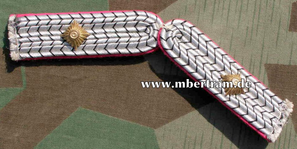 Paar Schulterklappen Feuerschutzpolizei Oberbrandmeister
