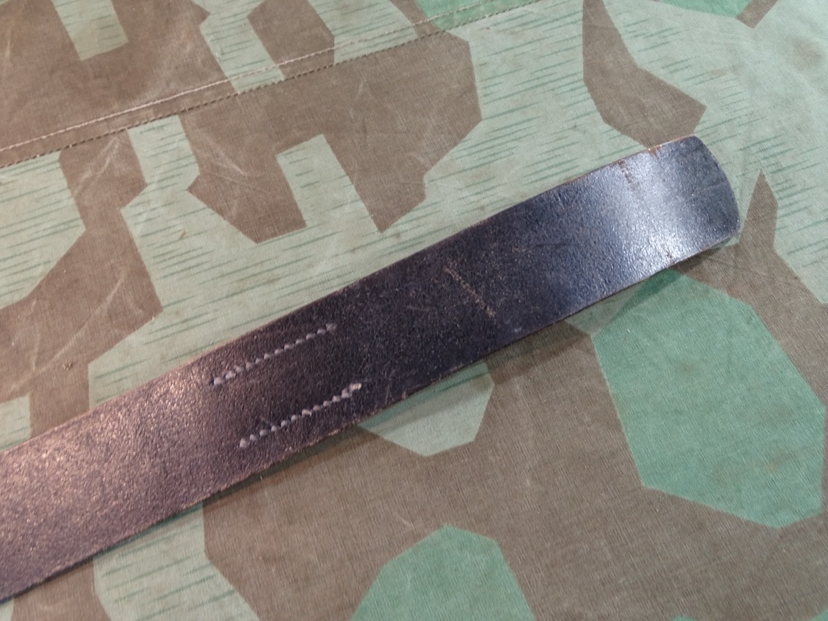 Koppelriemen für Wehrmachts Koppelschlösser, Eisenschließe, 1942, Hst. Marke. Gr. 95 cm Koppelriemen für Wehrmachts Koppelschlösser, Eisenschließe, 1942, Hst. Marke. Gr. 95 cm