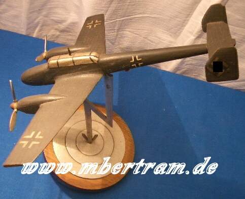Kriegsmodell einer Messerschmidt 110, Holz u. Metall,.27,5 cm