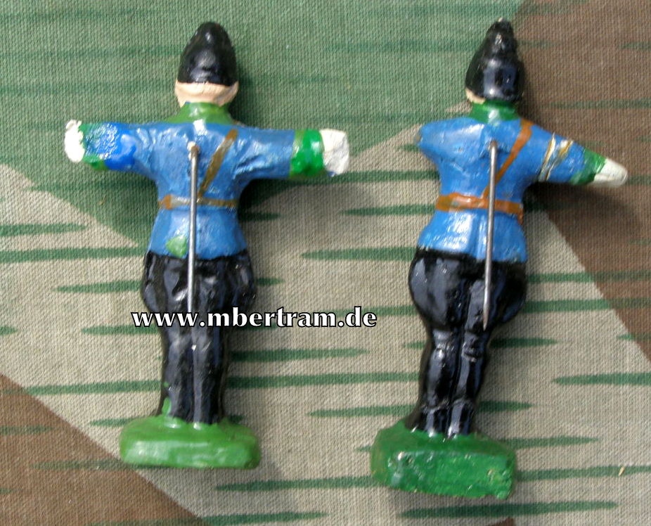 WHW- 2 farbige Massefiguen: Schutzpolizist / Verkehrspolizist