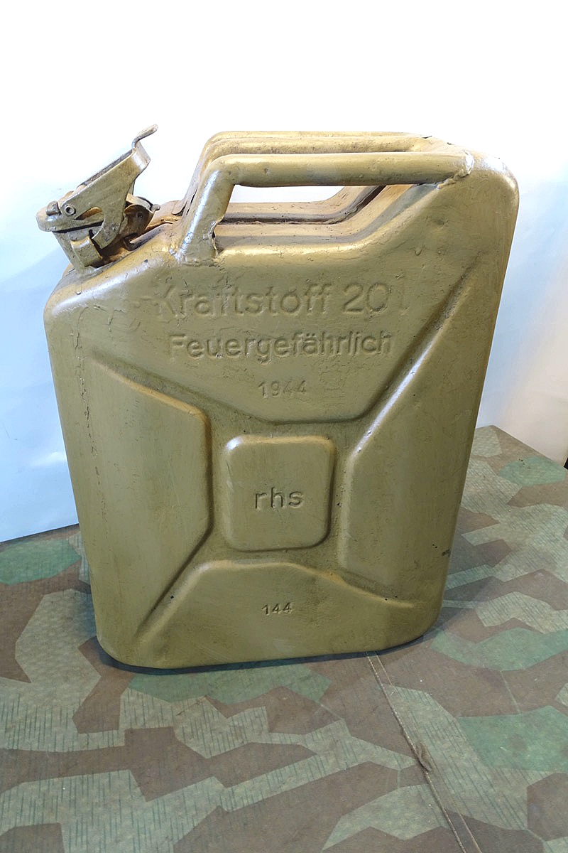 Benzin Kanister," Kraftstoff Feuergefährlich ,rhs 1944, Wehrmacht." Lehmgelb