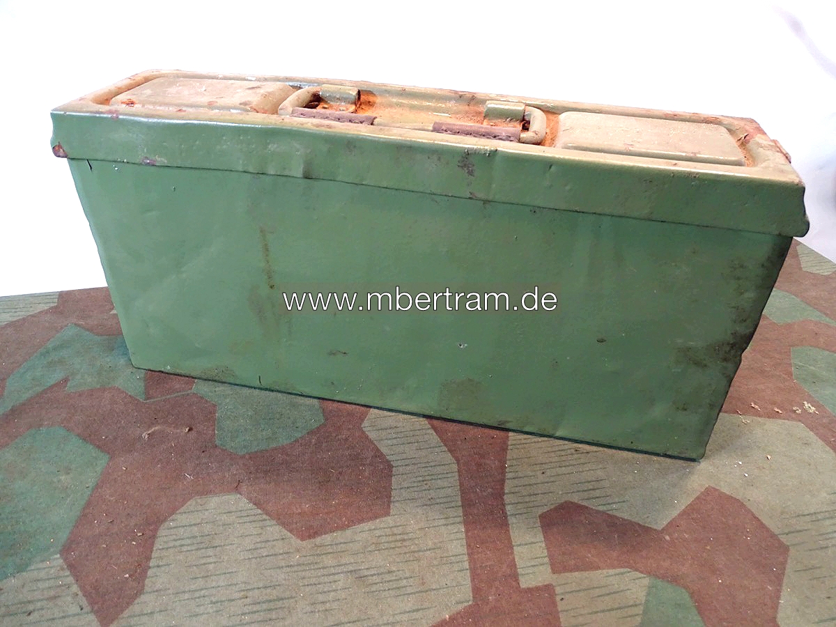 Wehrmacht Patronenkasten 41, mittelgrün überstrichen, ada 1944