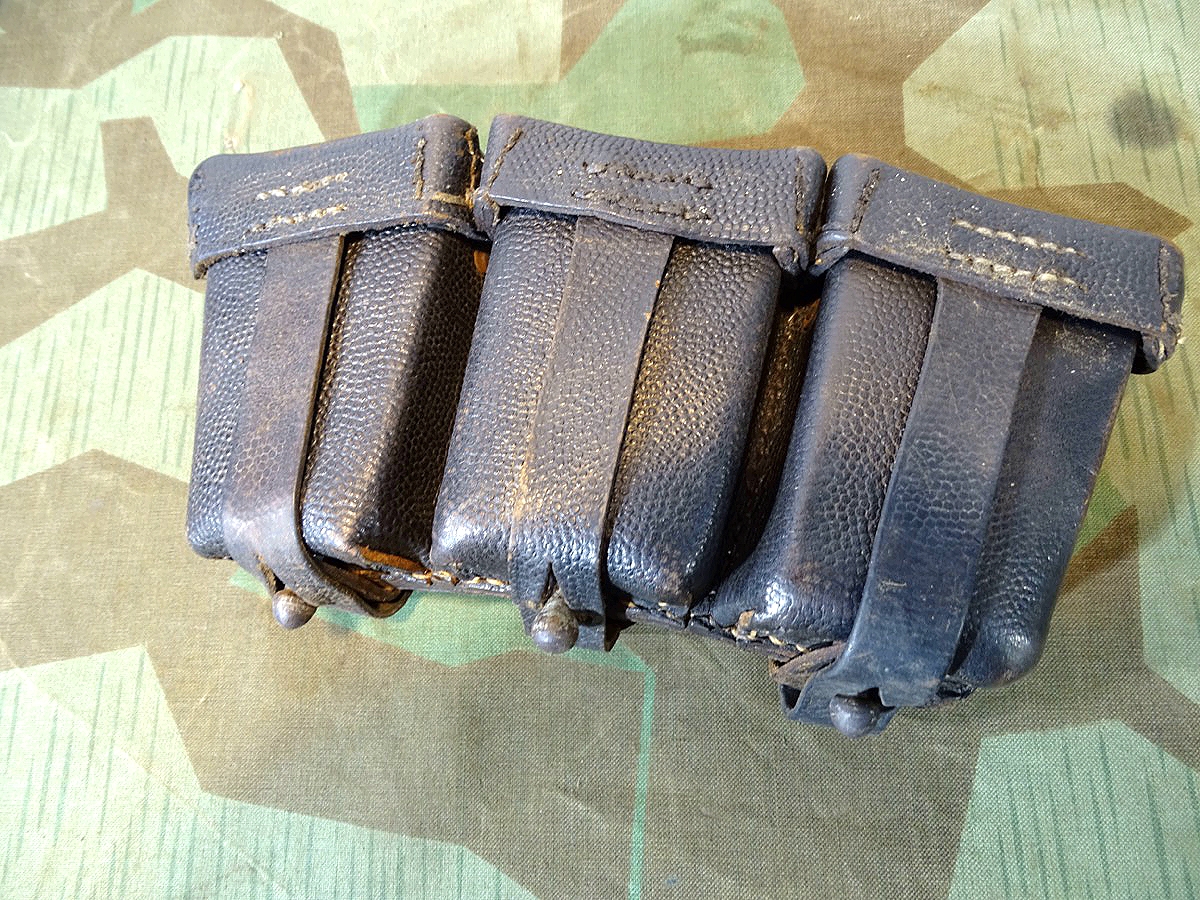 Späte schwarze K 98 3er Patronentasche , RB Nr., schöne Erhaltung