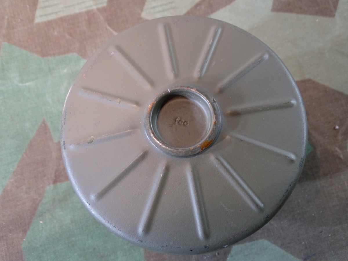 Gasmasken Filter FE 41 Wehrmacht, unbenutzt, beide Verschlusskappen, 1944, WaA, Hersteller fcc aus Sachsen