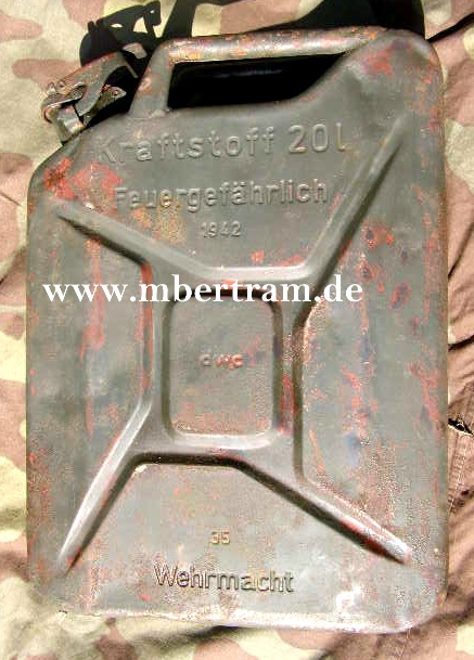 WH Kraftstoff Kanister, feldgraue Originalfarbe, 1942, dwc