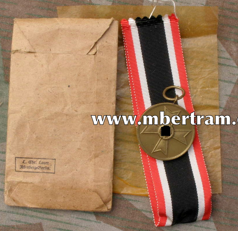 Kriegsverdienst Medaille 1939 am Band, mit zugeh. Tüte