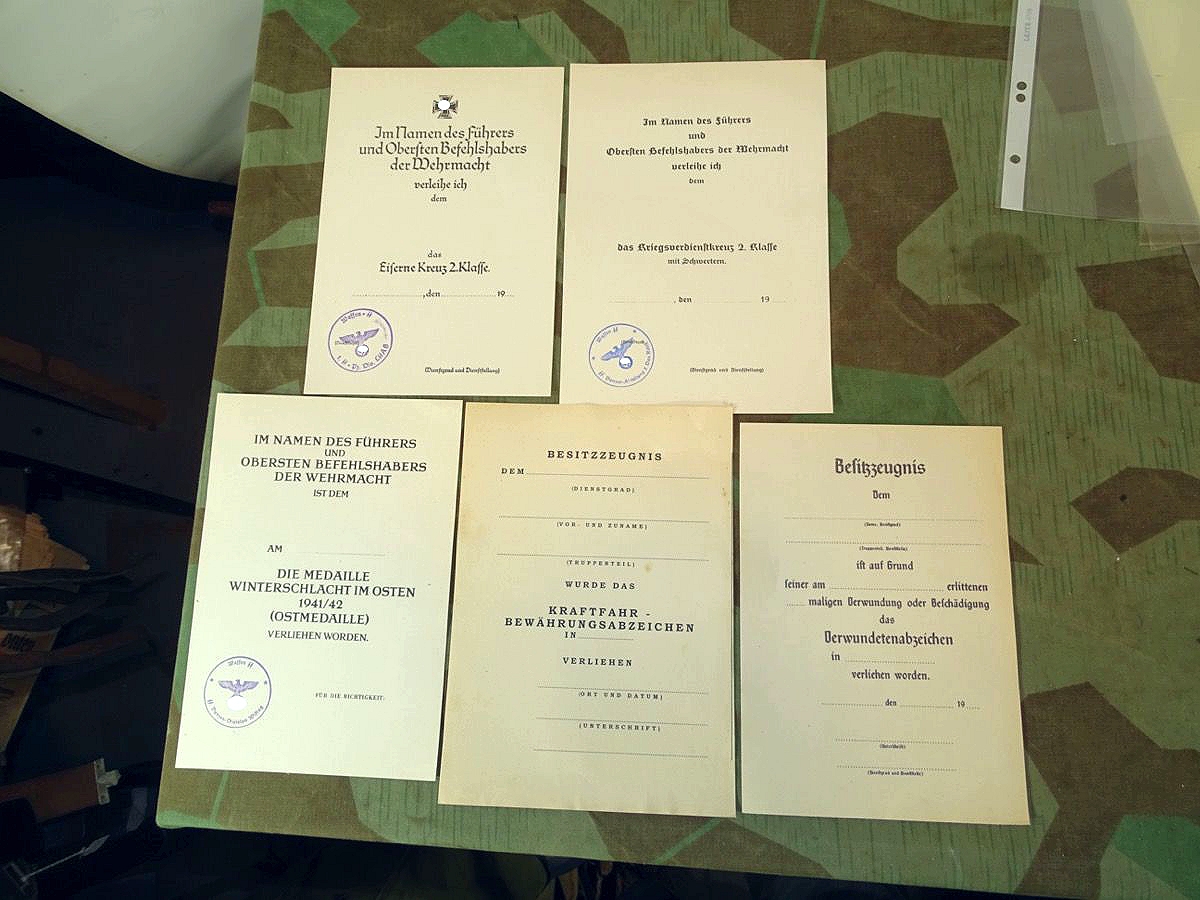 Replik: 5 Blanko Urkunden m. Stempeln, EK 2, KvK 2, Ostmed., Kraftf. Bewähr. Abz., Verw. Abz. , SS Pz. Div. LAH, Wiking, D.Reich