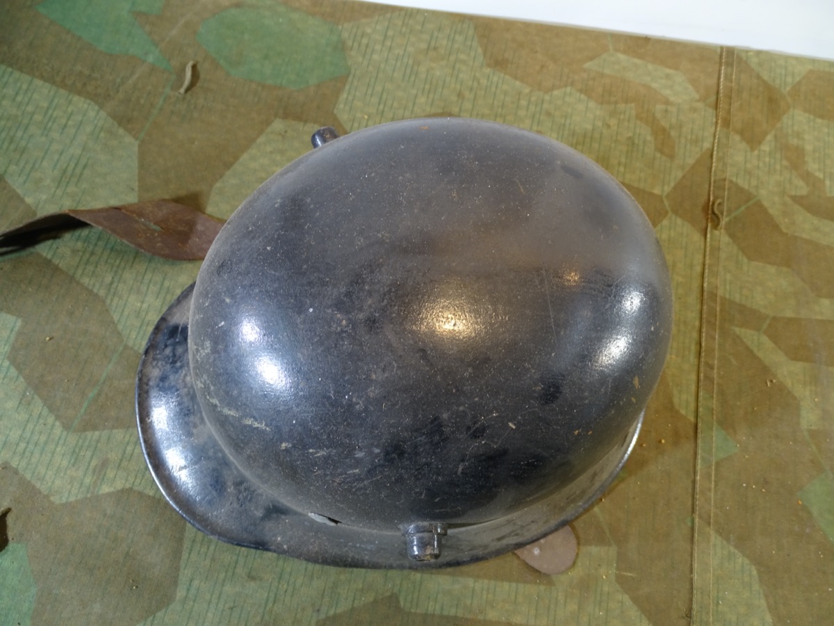 20629-5 Schwarzer M 18 Stahlhelm mit Original WH Innenleben, 1. / 2. Weltkrieg