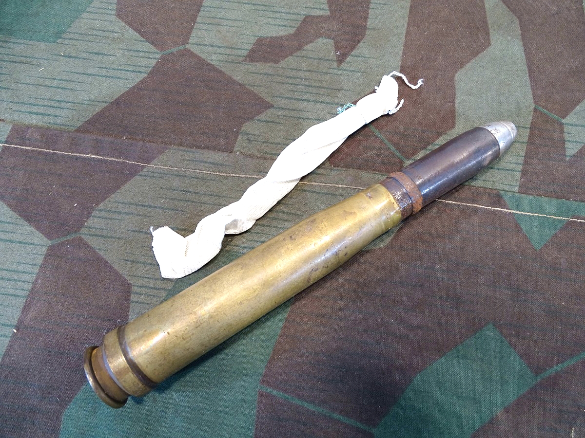 Deko Patrone 2cm Flak 38, Messinghülse, Kupferring, Aluzünder, Ladungssäckchen 