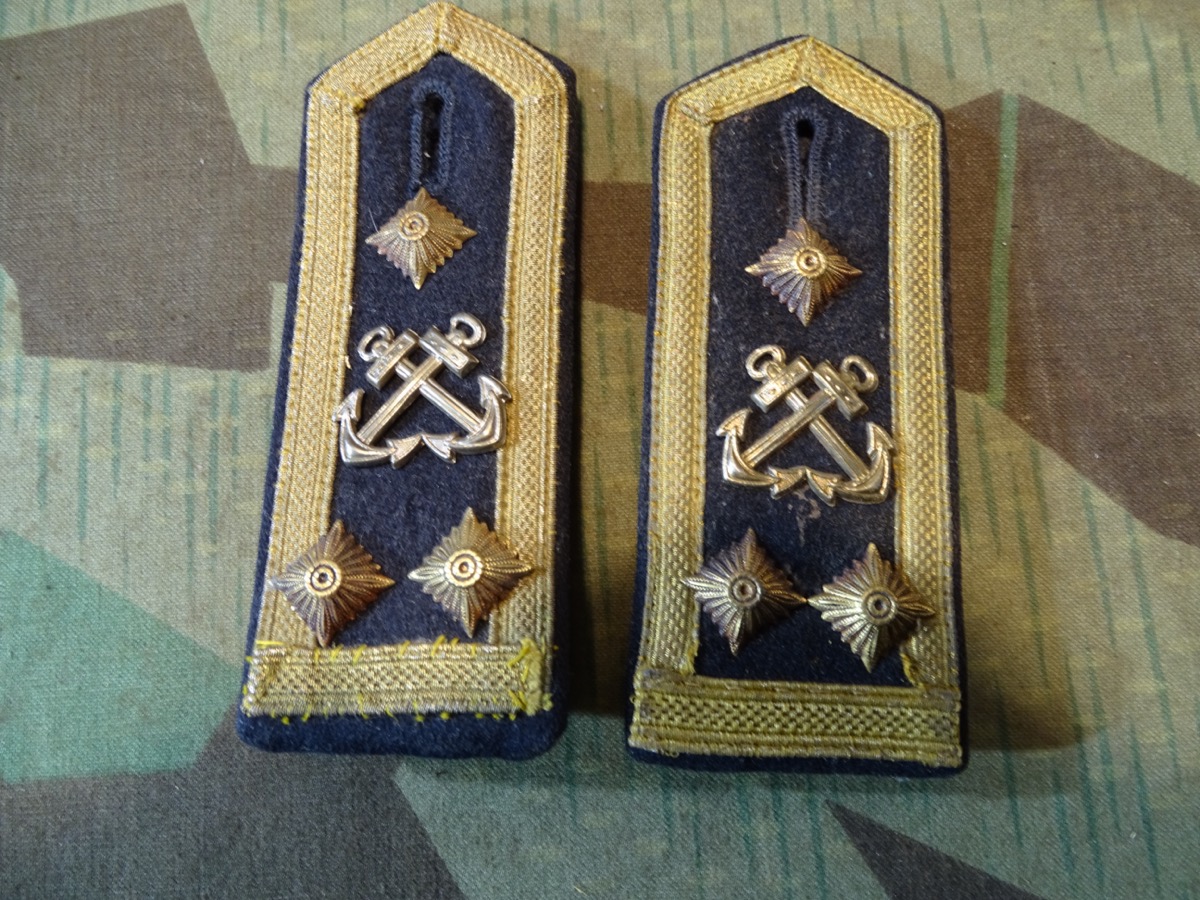 Pärchen Schulterklappen Stabsobersteuermann, Kriegsmarine, zum aufschlaufen. 