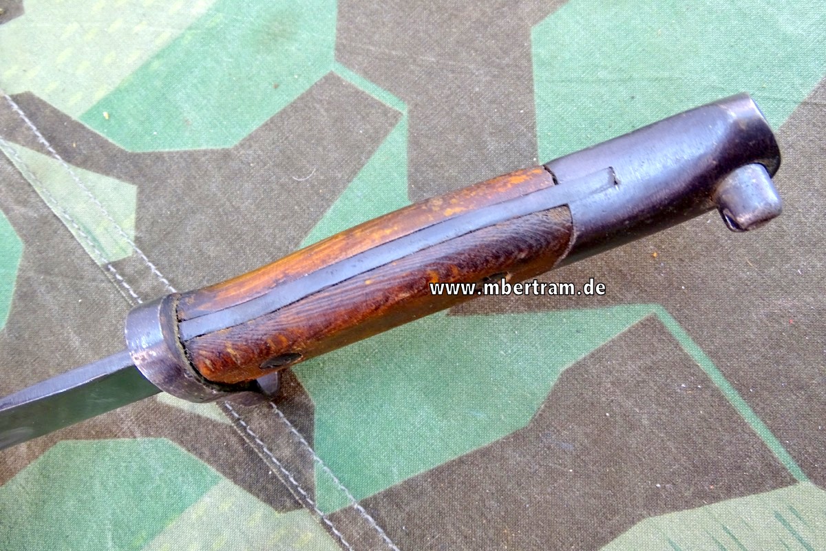Langes Seitengewehr, uns unbekannt, wohl Variante des  M 98/22, ohne Scheide