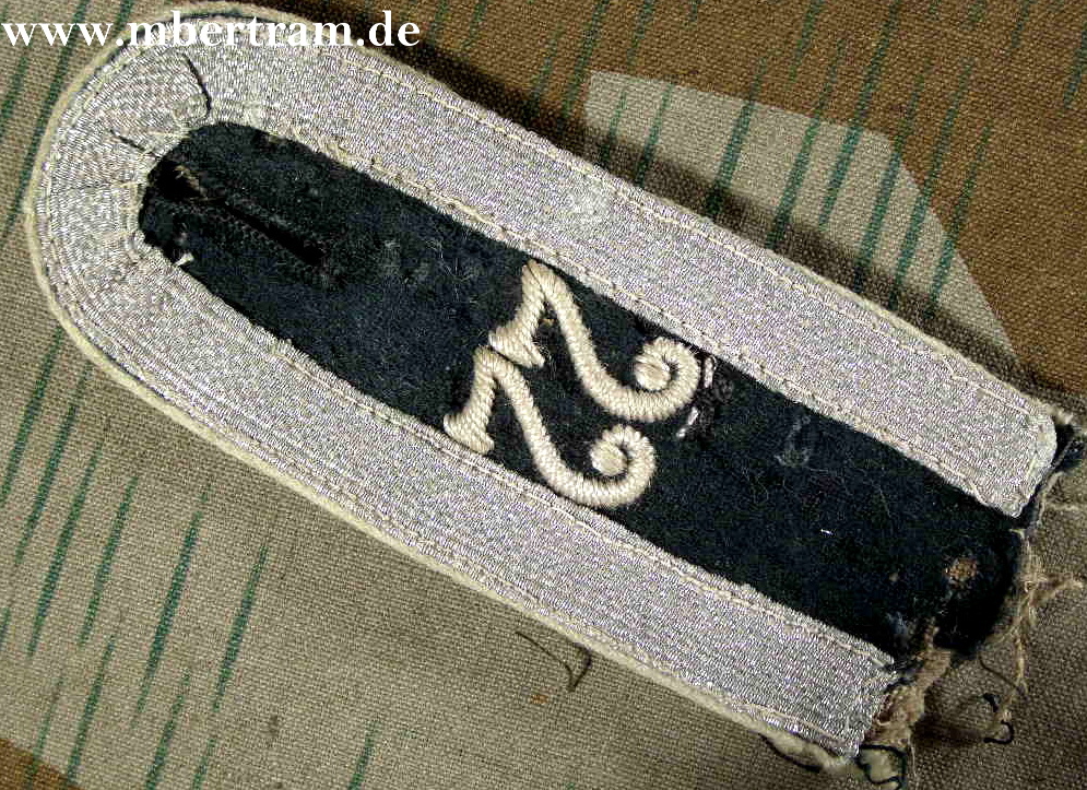 Schulterklappe Uffz. Inf.Rgt.22, dunkelgrün, zum einnähen