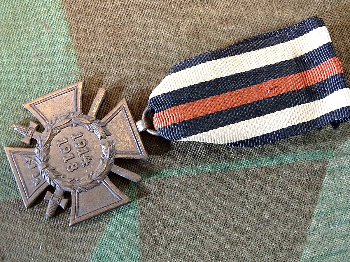 Ehrenkreuz für Frontkämpfer 1914/ 1918 mit Schwertern. 1 R.V. Pforzheim