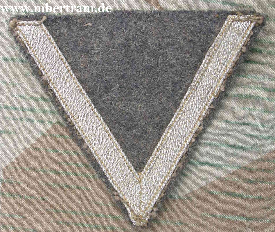 Ärmelwinkel Luftwaffe Gefreiter. Graublaue Stoffunterlage
