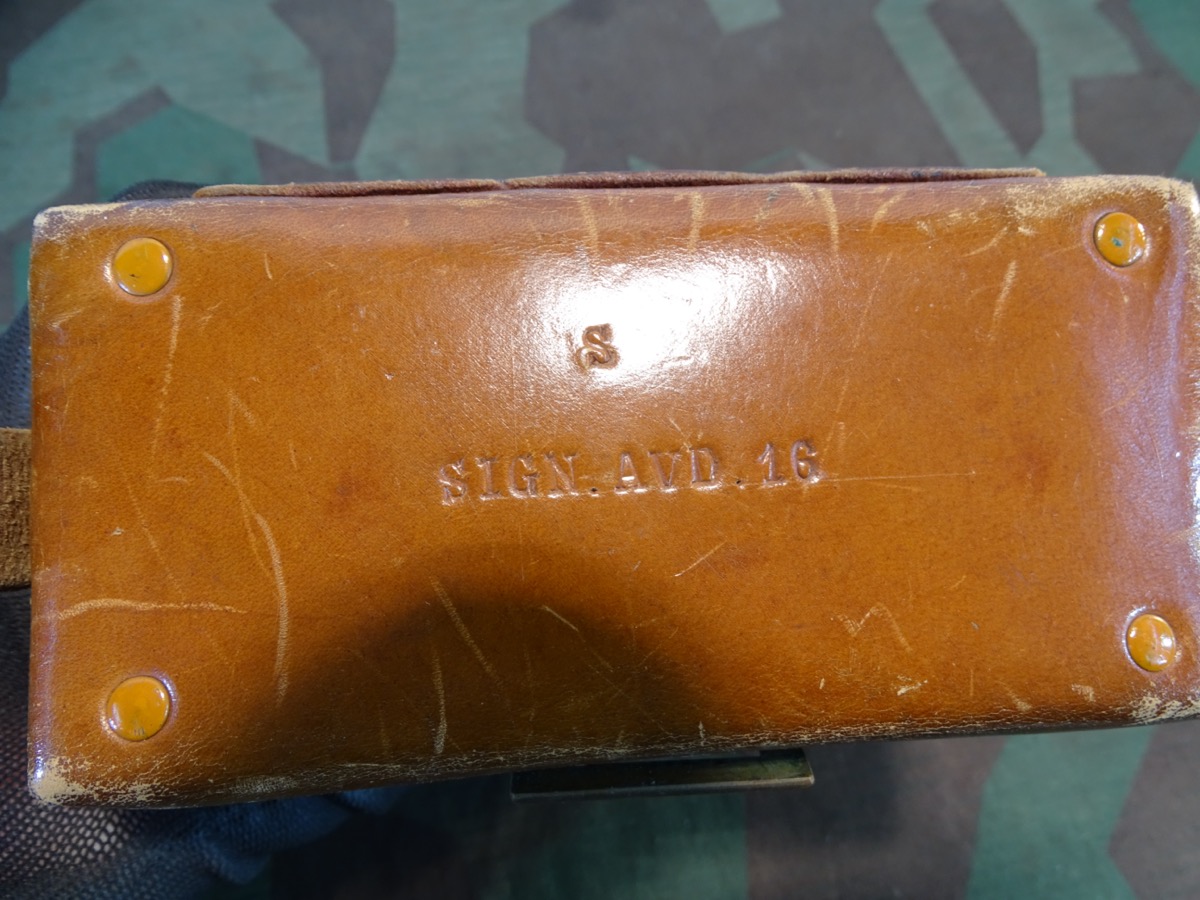 Dienstglas Mod. 08 erster Weltkrieg mit Riemen und sehr schönem Köcher Dienstglas Mod. 08 erster Weltkrieg mit Riemen und sehr schönem Köcher