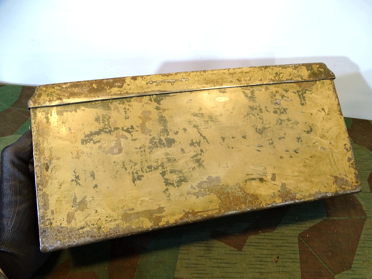 MG 34/42 Patronenkasten 41, viel lehmgelbe Originallackierung erhalten