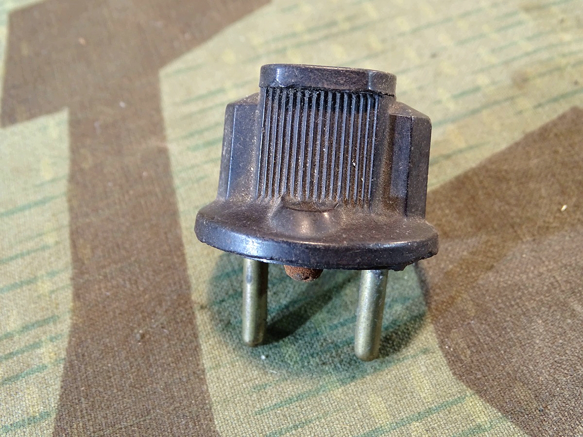 Stecker aus Bakelit. 40er Jahre. Gut zur Ergänzung von Nachrichten Ausrüstung und elektrischem Gerät.