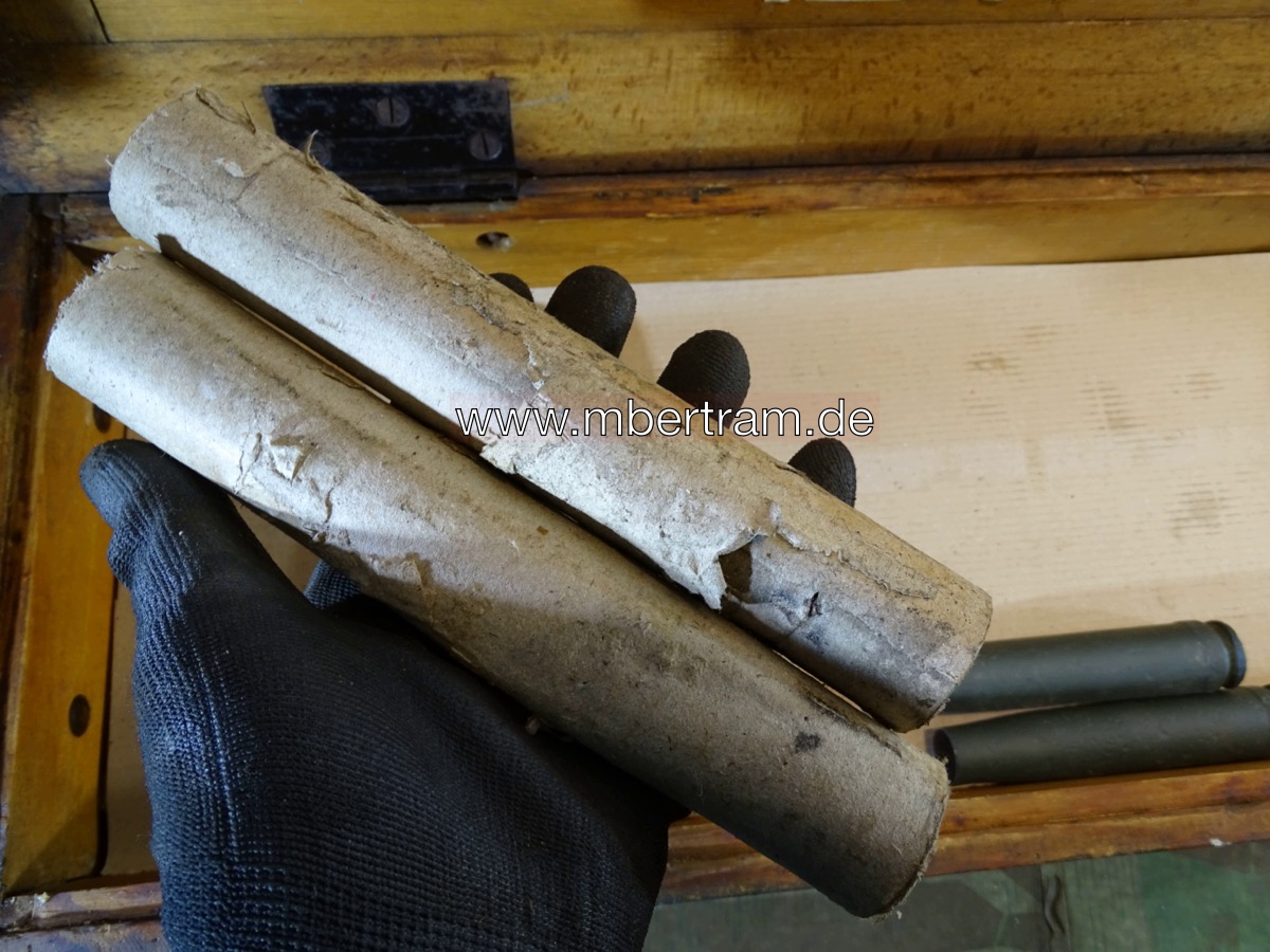 20768-10 Frühe Holz Munitionskiste für 100 Stück 2 cm Spr. Gr. Patr. Flakmunition, mit Inhalt