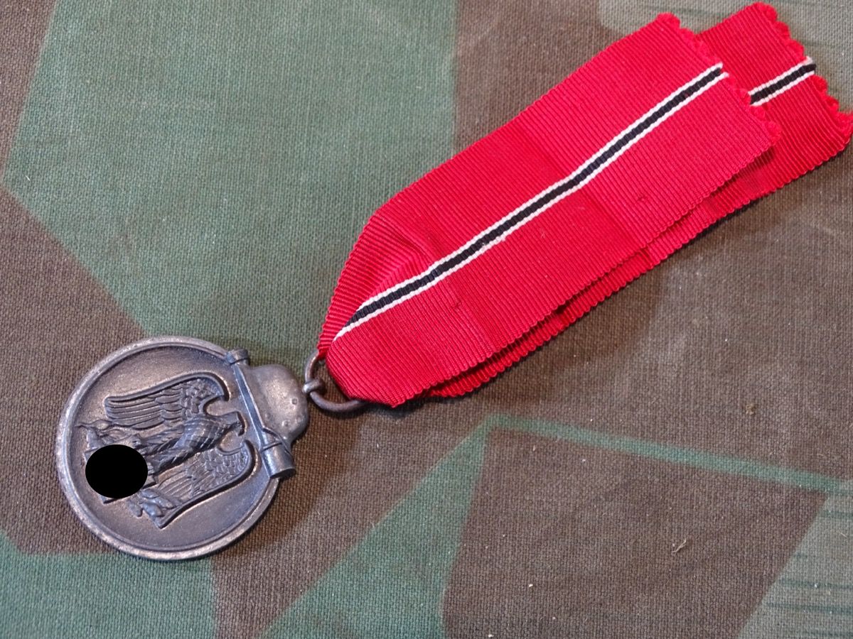 Medaille Winterschlacht im Osten 1941/42 mit Band, Ostmedaille, Hersteller unklar