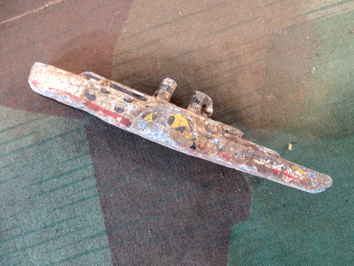 Schaufelrad Dampfer, Spielzeugschiff um 1900 aus Blei , Bodenfund, ca. 10 cm