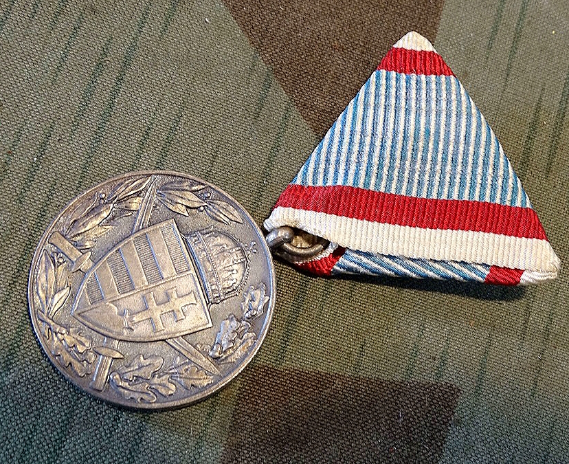 Medaille Pro deo et Patria, Erinnerungsmedaille Österreich / Ungarn 1. Weltkrieg 1914/18