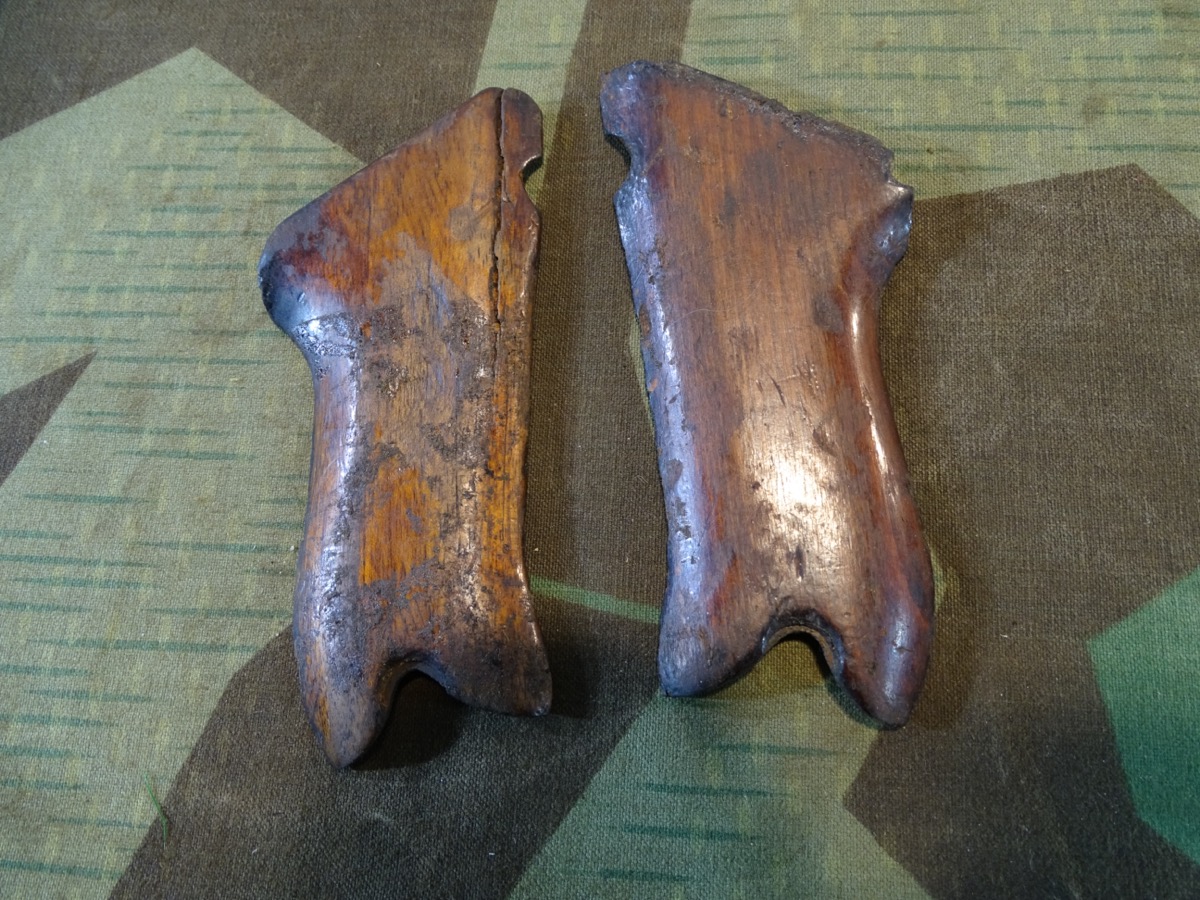 Pärchen originale Holz Griffschalen für P 08, stark getragen 