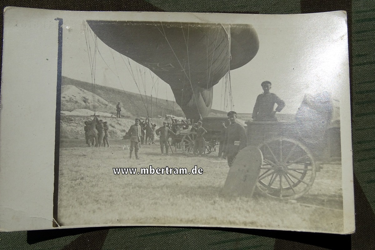 Portrait Postkarte Aufblasen eines Beobachtungs Fesselbalons, 1. Weltkrieg