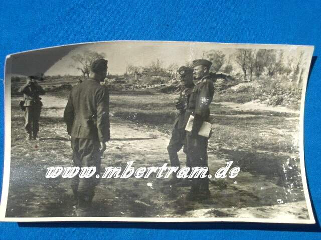 Foto General mit Ritterkreuz und Adjudant im Felde.