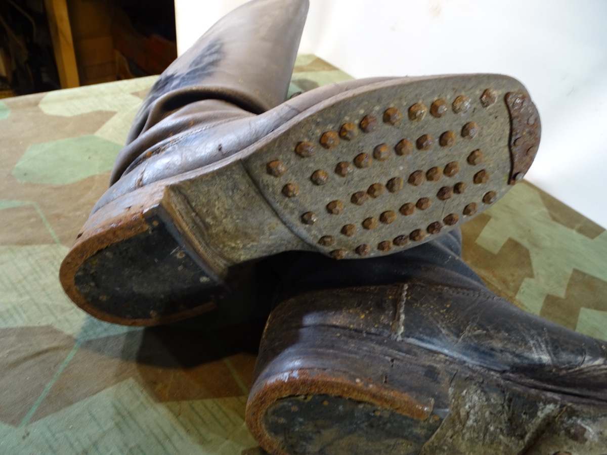 Genagelte Knobelbecher / Marschstiefel für Unteroffiziere und Manschaften der Wehrmacht. Genagelte Knobelbecher / Marschstiefel für Unteroffiziere und Manschaften der Wehrmacht.