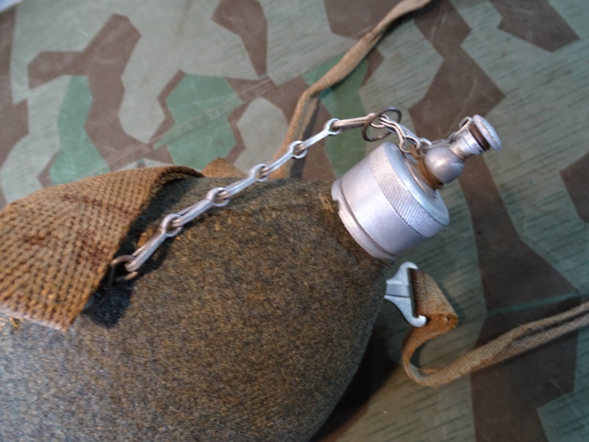 2. Weltkrieg, italienische. Feldflasche, getragenes Original 2. Weltkrieg, italienische. Feldflasche, getragenes Original