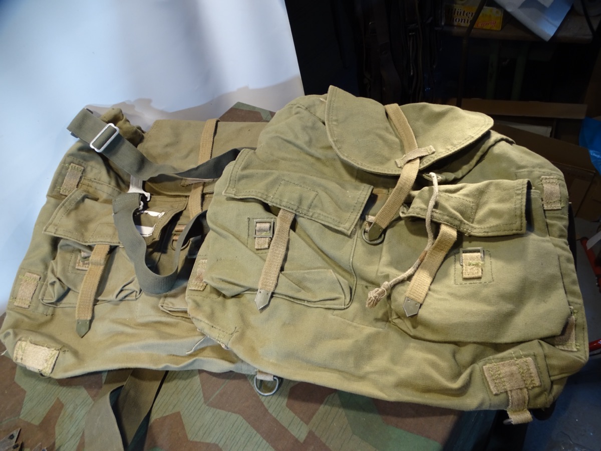 Rucksack tschechisch, frühe Nachkriegszeit. Webriemen und Stoff zur Reparatur von Wehrmachts Ausrüst