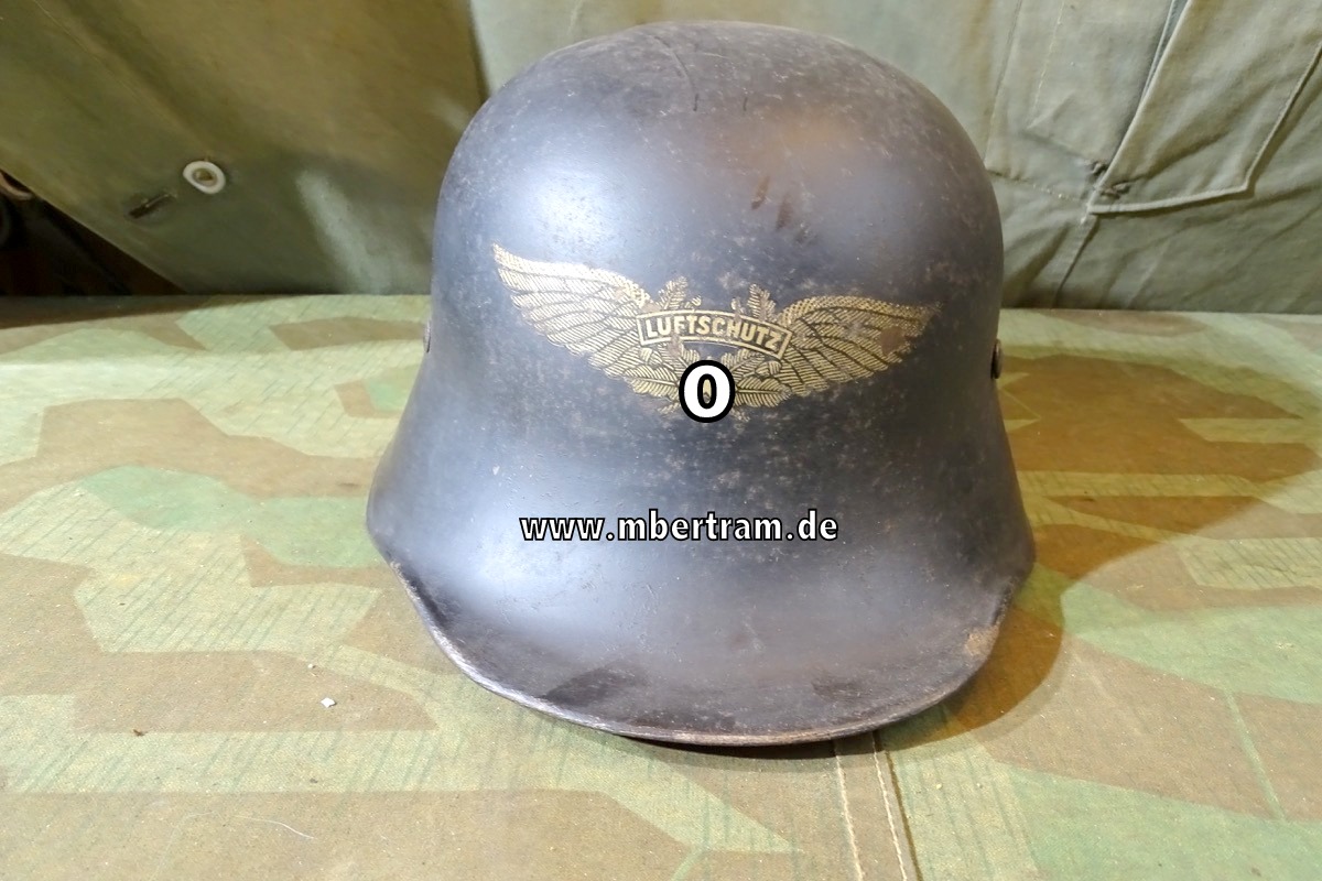 Luftschutz Helm mit komplettem Wappen.