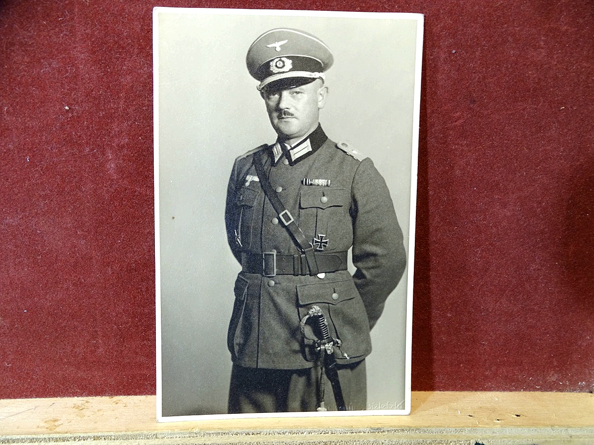 Portrait Wehrmachts Oberleutnant , 1. WK  Kämpfer, EK 1 1914, 5er Spange, eiserner Halbmond, 1. WK Ari Offz. Säbel