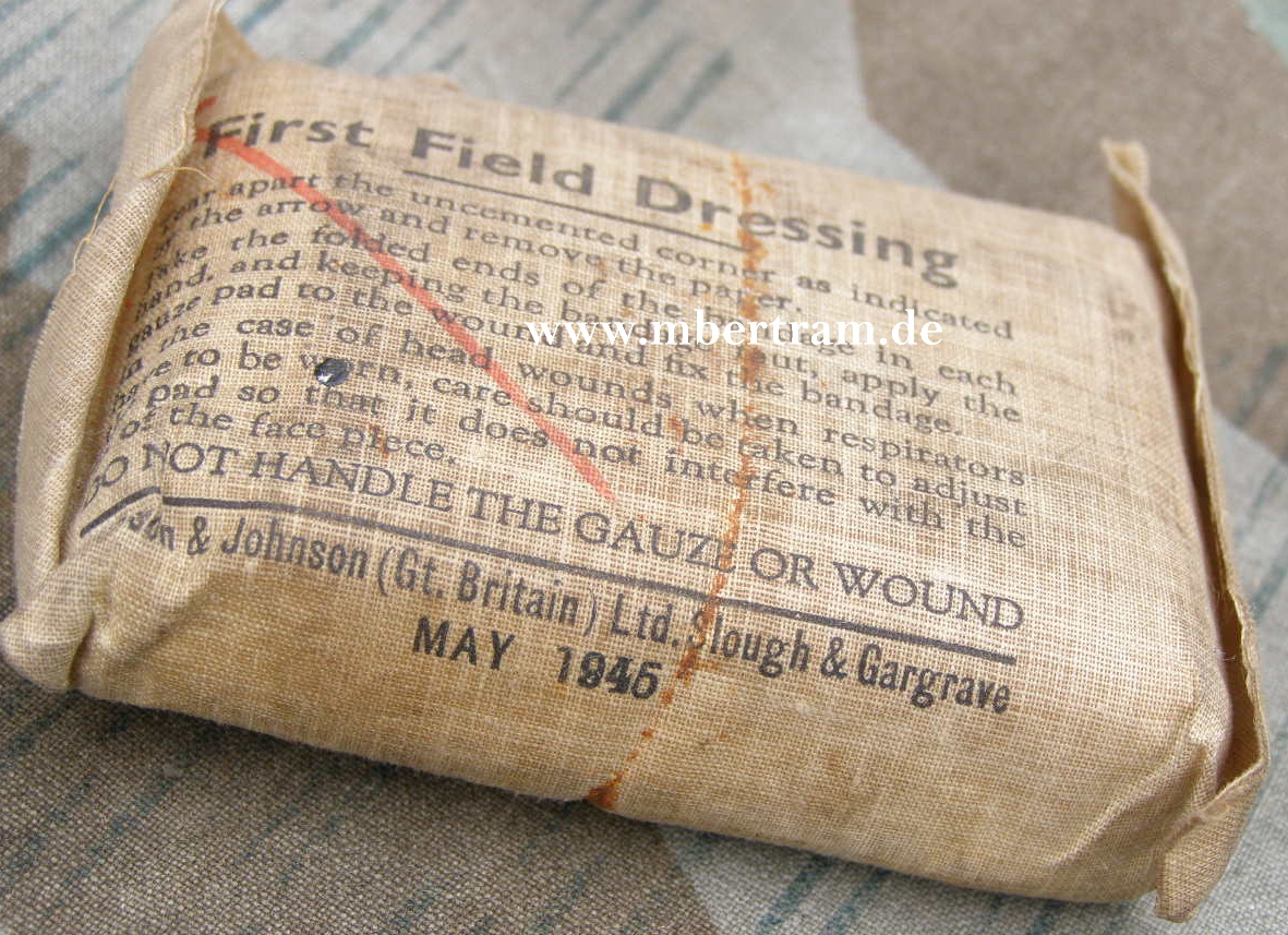 Englisches Verbandsmaterial " First Field Dressing" May 1945.