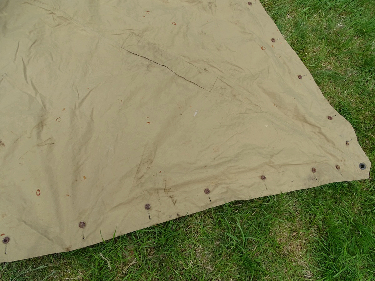 Beige Zeltbahn nach Baumuster der Zeltbahn 31, wie HJ / SA Partei oder Afrika Korps. Beige Zeltbahn nach Baumuster der Zeltbahn 31, wie HJ / SA Partei oder Afrika Korps.