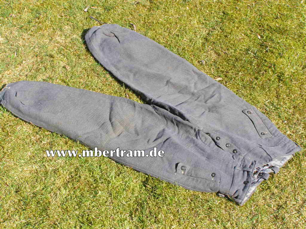 Hose für Luftwaffenhelfer der HJ mit Kammerstempel.