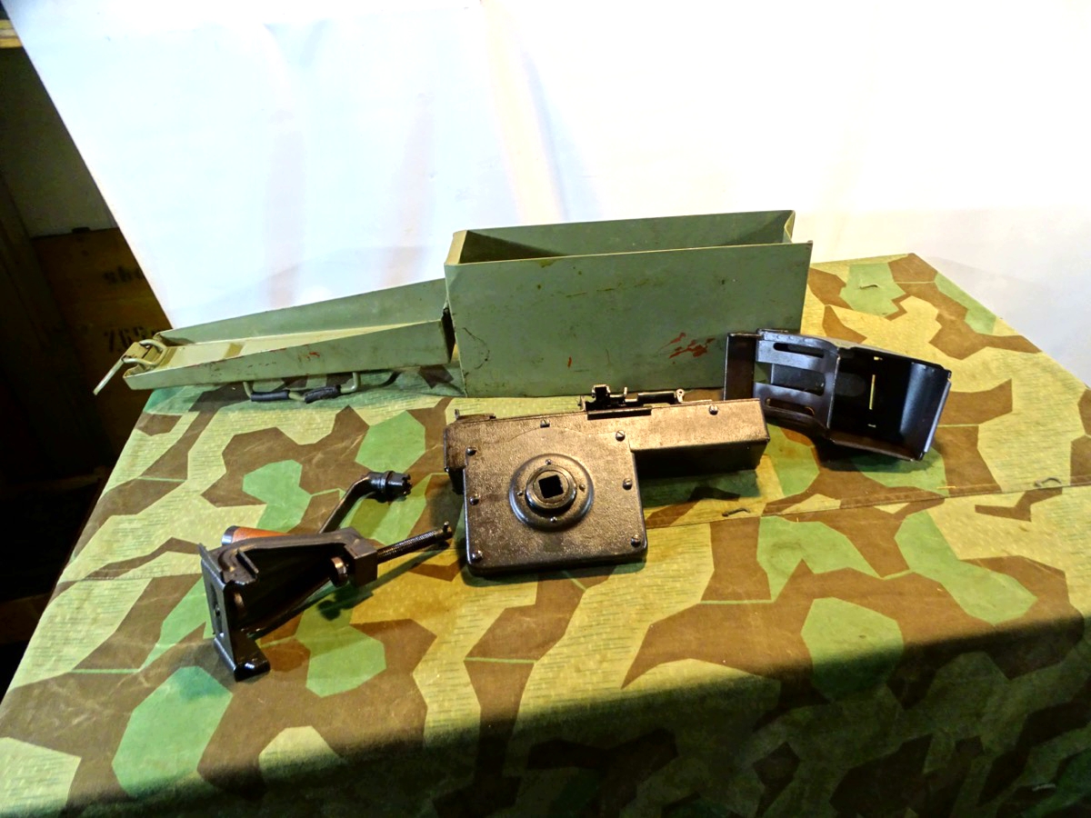 Gurtlader 34 in Gurtkasten für MG 42/53, baugleich mit Wehrmacht