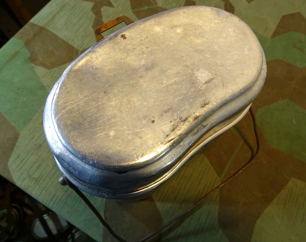 Wehrmacht Kochgeschirr, Komplett  von 1940. Deckel  ESB 40( Sommerfeld Berlin ) , Unterteil A.W.G 40