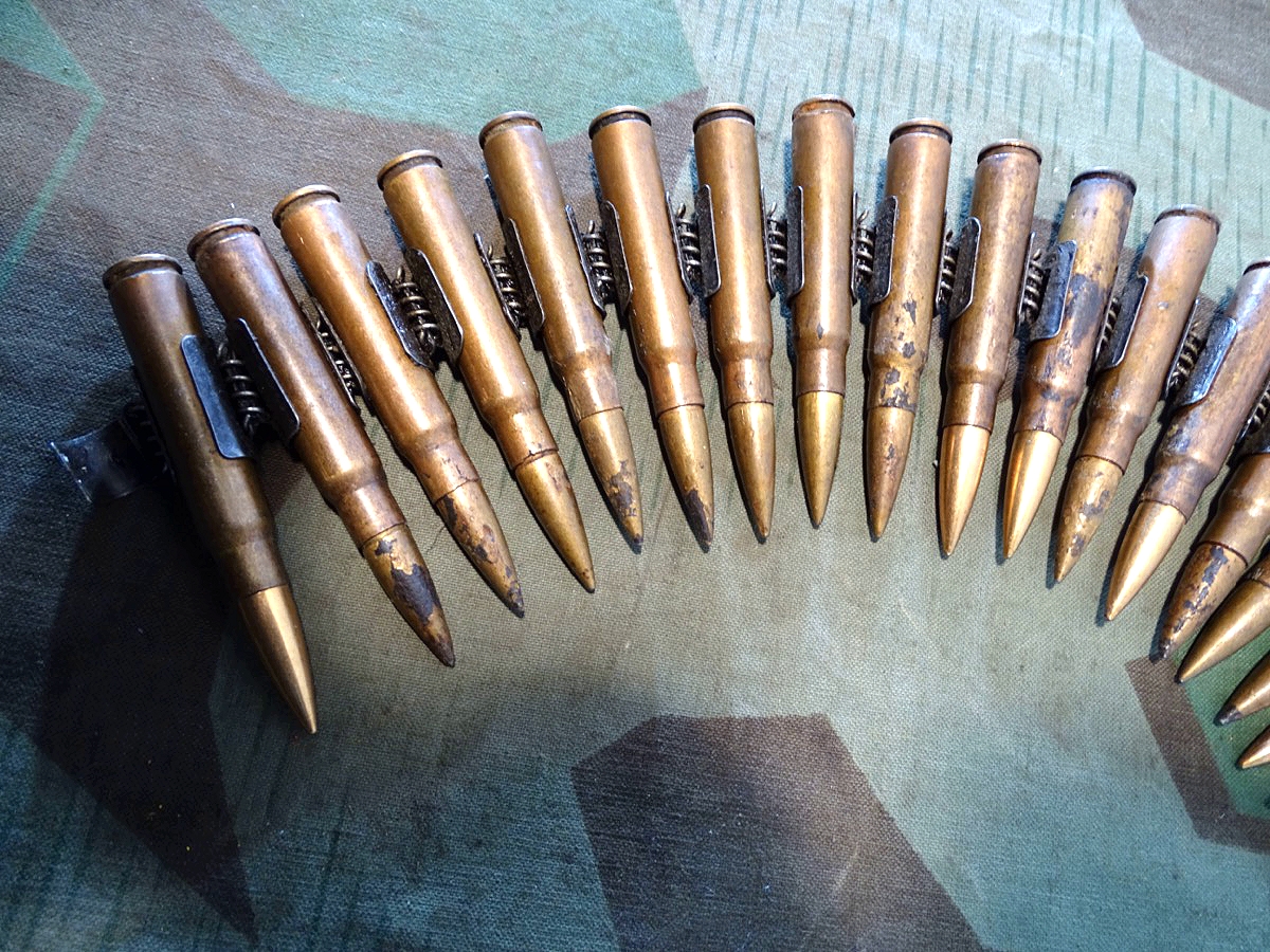 50er Patronengurt für MG 34 / MG 42 von cvo/ Stocko, verkupferte Deko Patronen vorwiegend P 334/1940 . 50er Patronengurt für MG 34 / MG 42 von cvo/ Stocko, verkupferte Deko Patronen vorwiegend P 334/1940 .