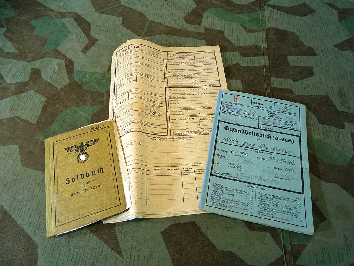 Soldbuch und Gesundheitsbuch Ob. Gefr. E.Möller aus Wuppertal, 3. Kp. Landesschützen Btl. 874