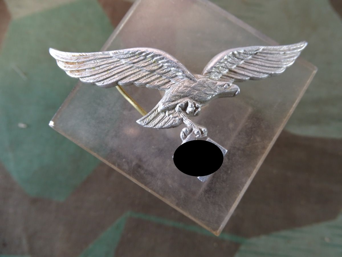 Früher Luftwaffe Aluminium  Mützenadler für Schirmmützen, FLL 37, 1 Splint