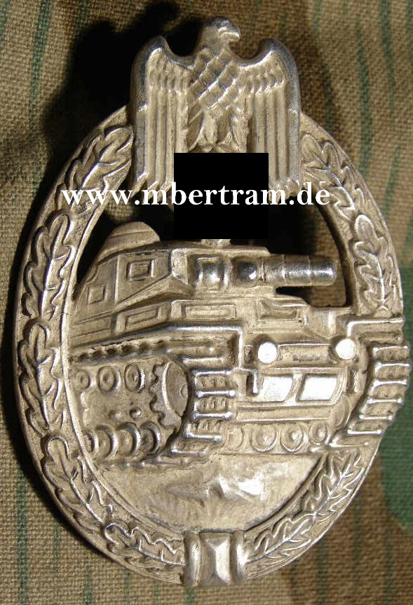 Panzerkampfabzeichen in Silber Feinzink, o. Hst.:, getragen